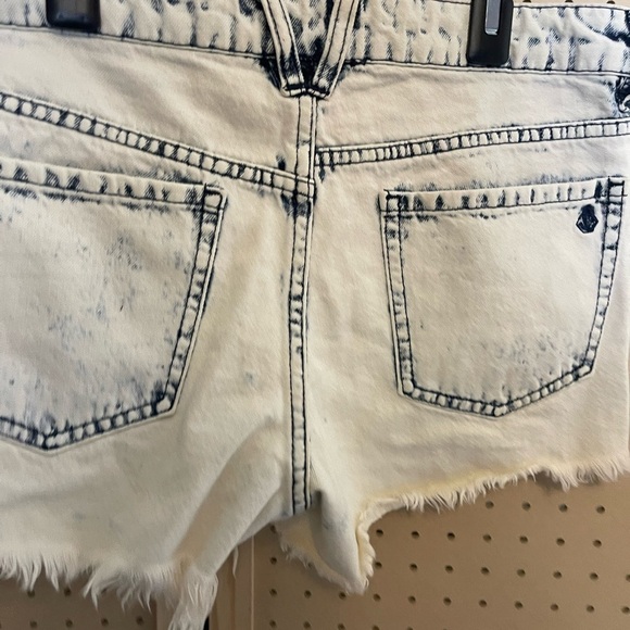 Volcom brand jeans stoned shorts size 7‎ - Picture 5 of 7